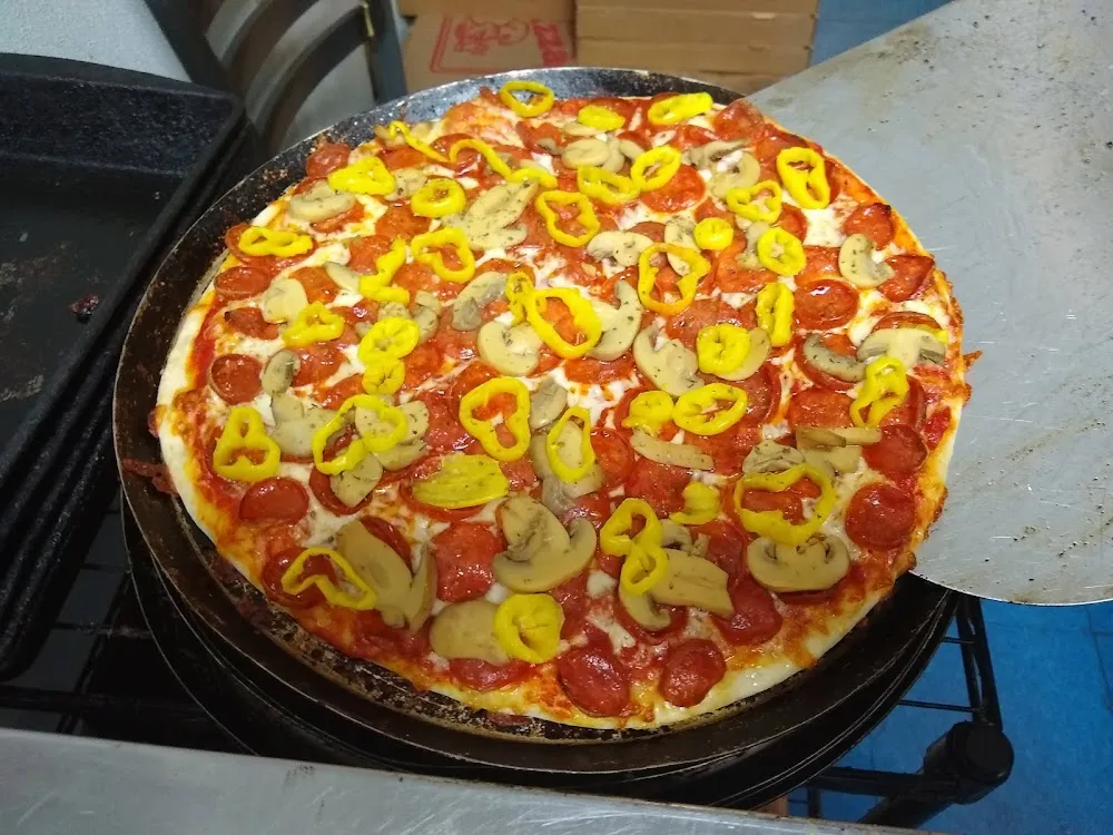 lg Pepperoni Mushrooms and Banana Peppers